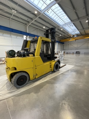 Naš novi 10T viličar je končno prispel!