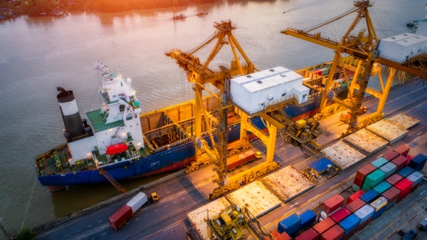 Naše strokovno znanje pri prevozu obdelovalni stroji