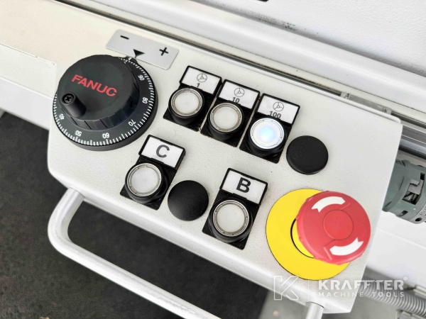 Krmilni pult na CNC cilindrični brusilni stroj TACCHELLA Elektra UA 1200 90114