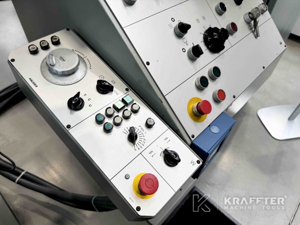 Krmilni pult na Koordinatni brusilni stroj CNC HAUSER S40-400 90101 