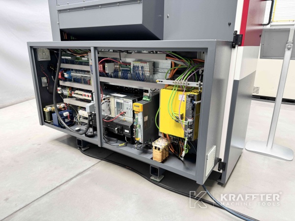 Industrijska električna omarica na SCHAUBLIN 102 TM 90151