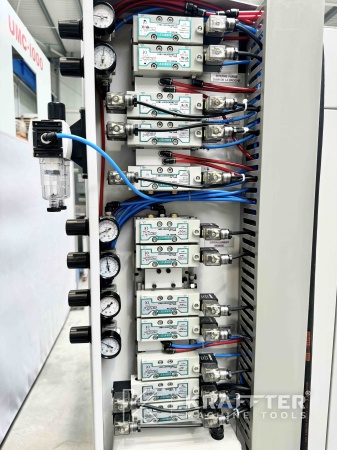Industrijska električna omarica na JONES & SHIPMAN Ultramat 650 Easy-B 90120