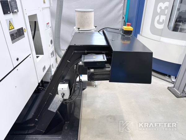 Transportni trak za odrezke na MAZAK Mega Turn 900 90171