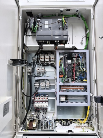 Industrijska električna omarica na MAZAK Mega Turn 900 90171