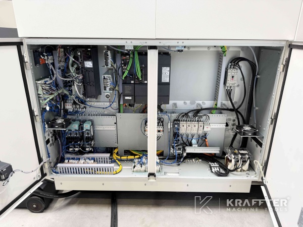 Industrijska električna omarica na MAZAK Variaxis C-600 90161
