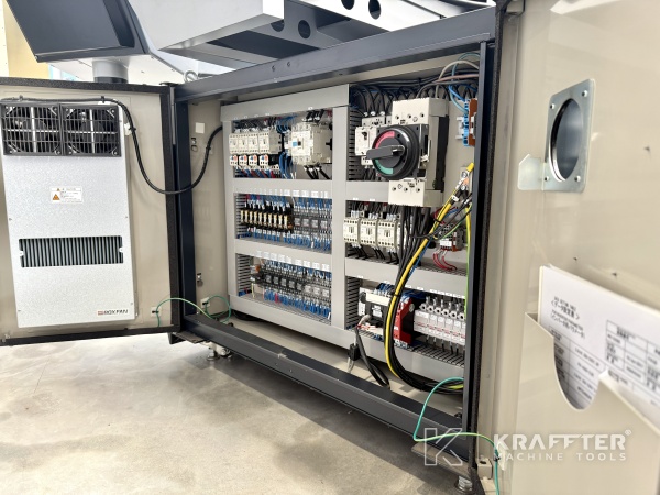 Industrijska električna omarica na OKAMOTO ACC42 SA-iQ 90152