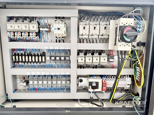 Električna omarica za industrijski stroj OKAMOTO ACC42 SA-iQ 90152